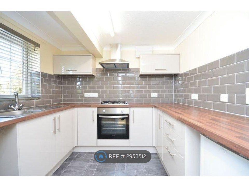 Property photo 2 of 10 Kitchen