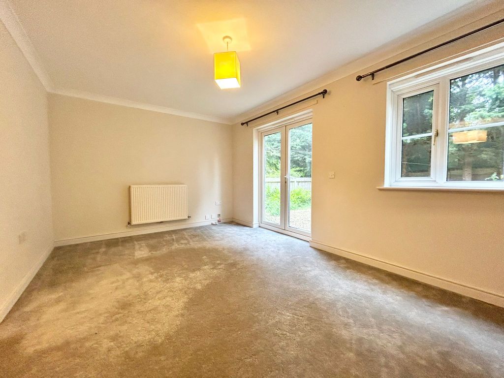 Property photo 2 of 11 Living Room