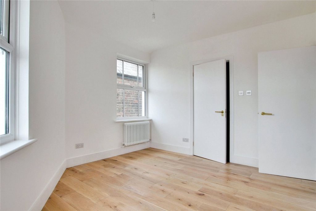 Property photo 3 of 5 Picture No. 06