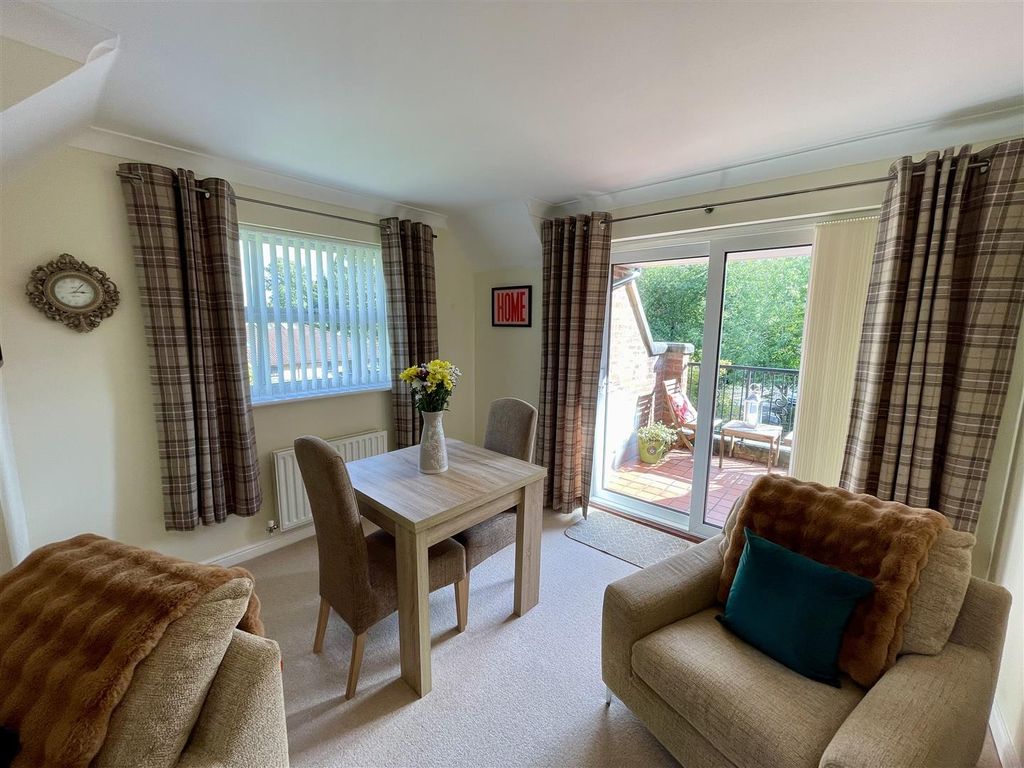 Property photo 3 of 10 Lounge/Diner