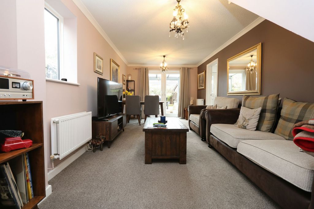 Property photo 2 of 23