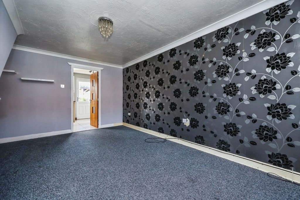 Property photo 3 of 17 Pbox-Img.Jpg
