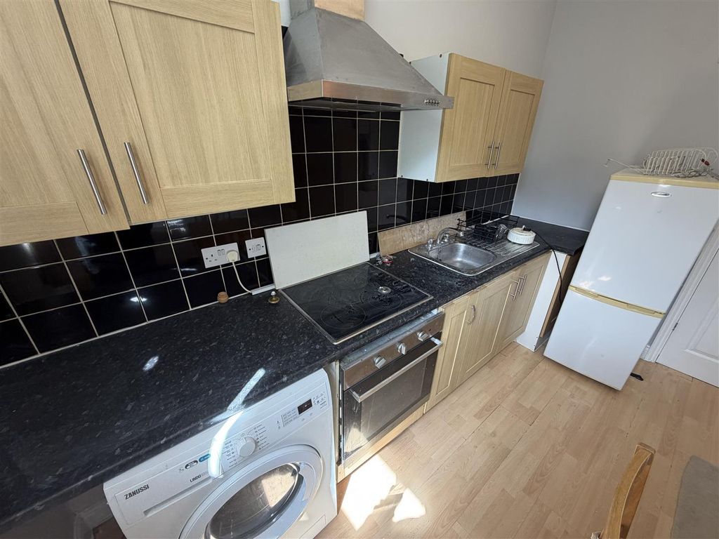 Property photo 3 of 5 Kithcen