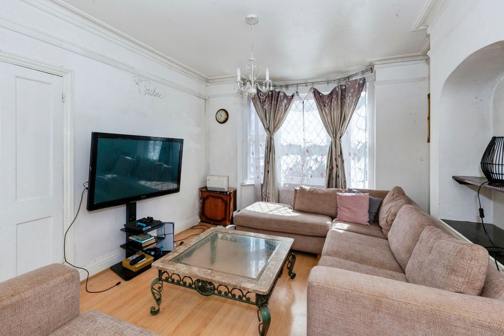 Property photo 2 of 19 Living Room