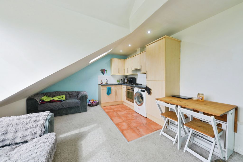 Property photo 3 of 20