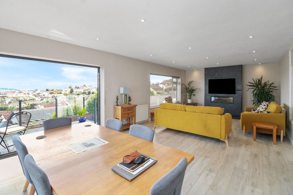 Property photo 3 of 27