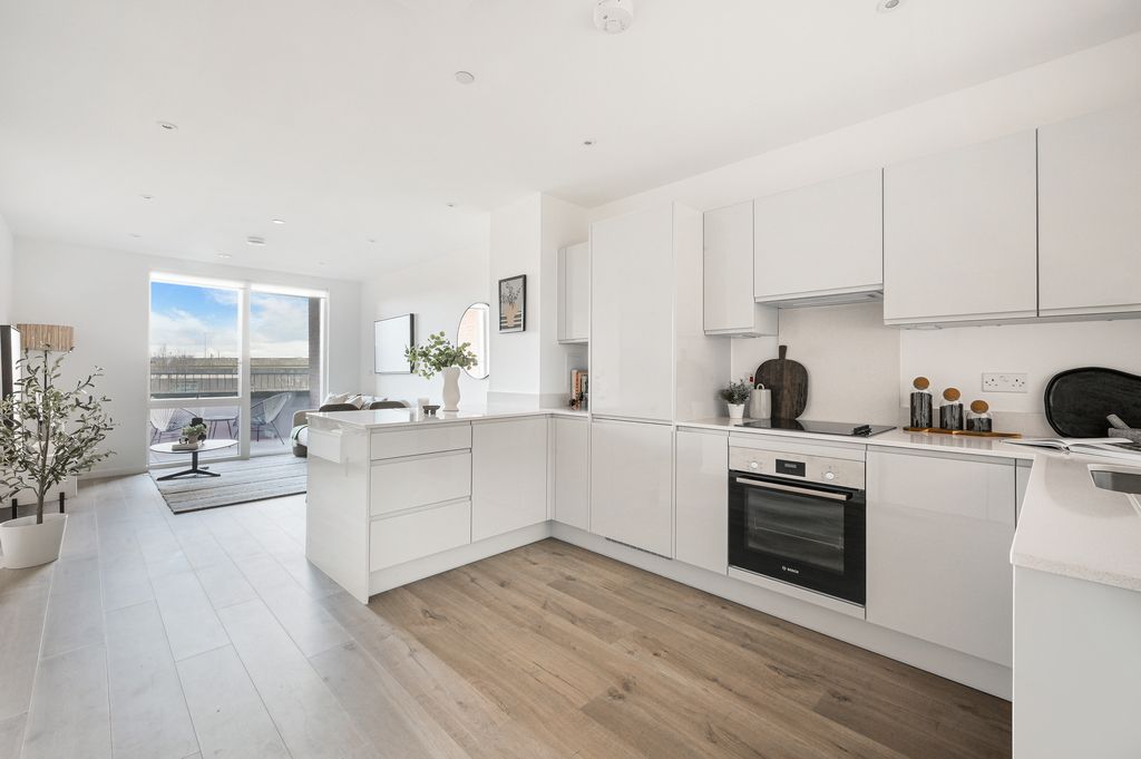 Property photo 1 of 6 Specklewood House, 4 (13)