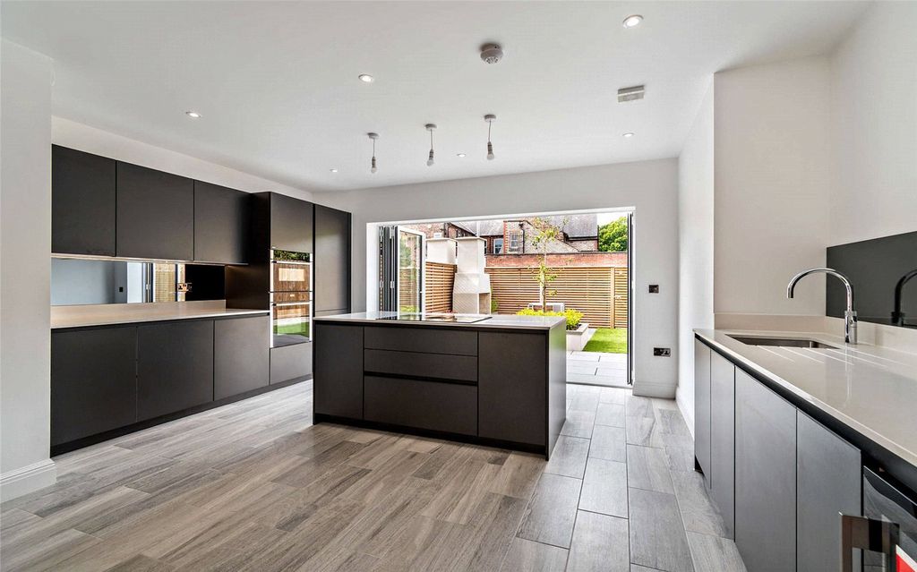 Property photo 3 of 13 Kitchen/Living/Diner