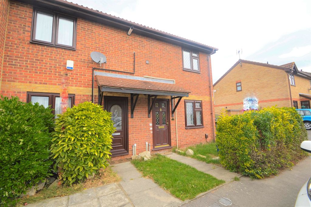 Property photo 1 of 9 Hazelwood Park Ig7