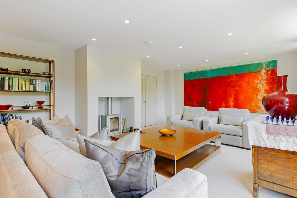 Property photo 3 of 28 Image