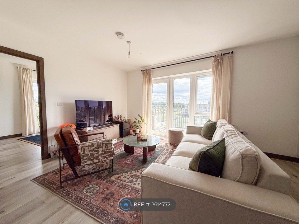 Property photo 2 of 18 Living Area
