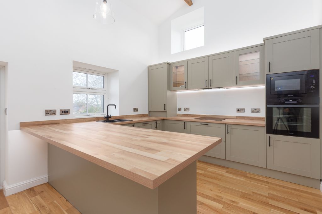 Property photo 2 of 32 2