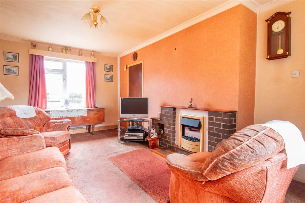 Property photo 2 of 14 Lounge