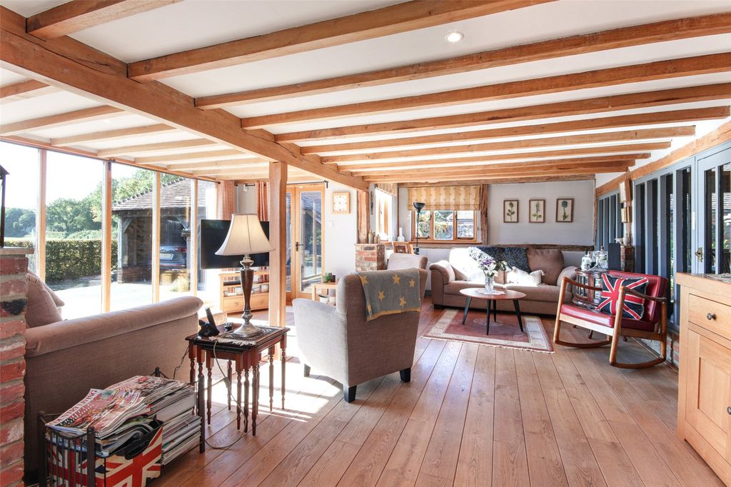 Property photo 2 of 21 Sitting Room