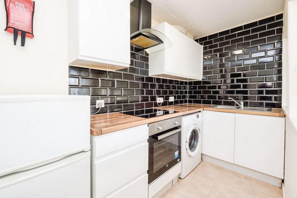 Property photo 2 of 15 Pbox-Img.Jpg