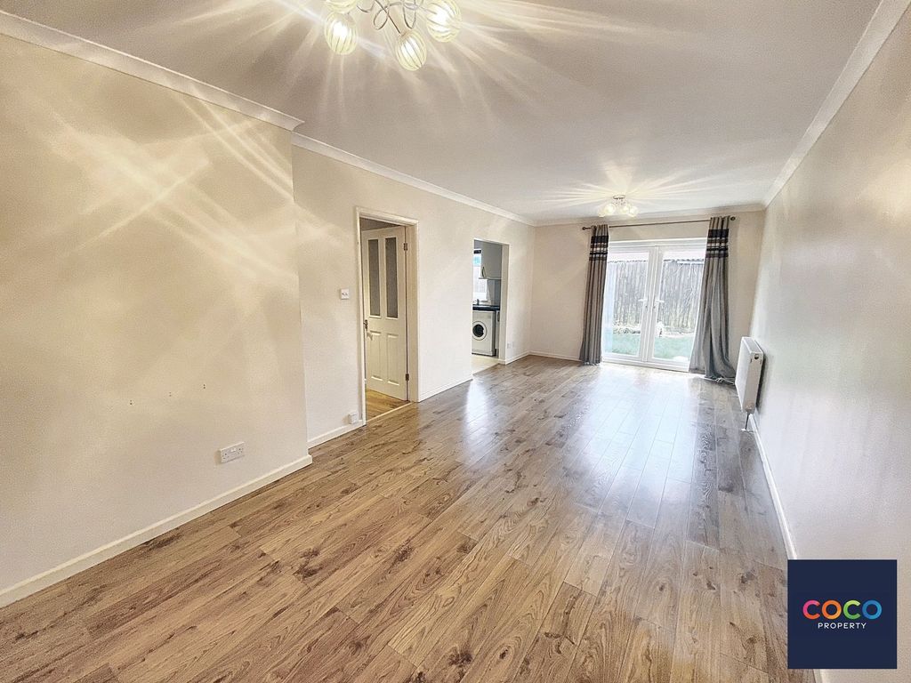 Property photo 3 of 4 Living Room / Diner