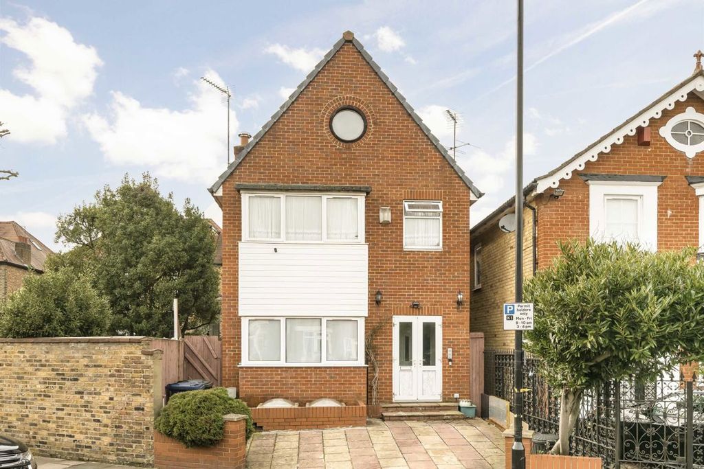 Property photo 1 of 8