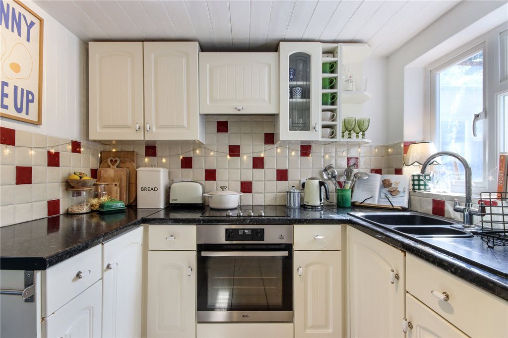 Property photo 3 of 13 Kitchen