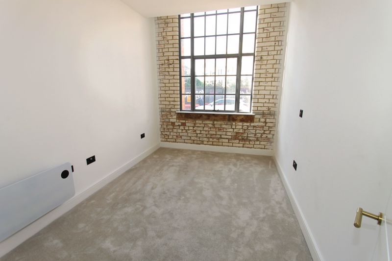 Property photo 3 of 11 Photo 8