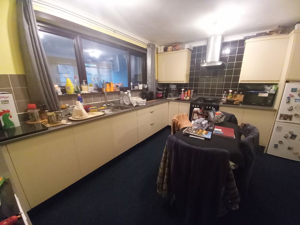 Property photo 3 of 15 Kitchen