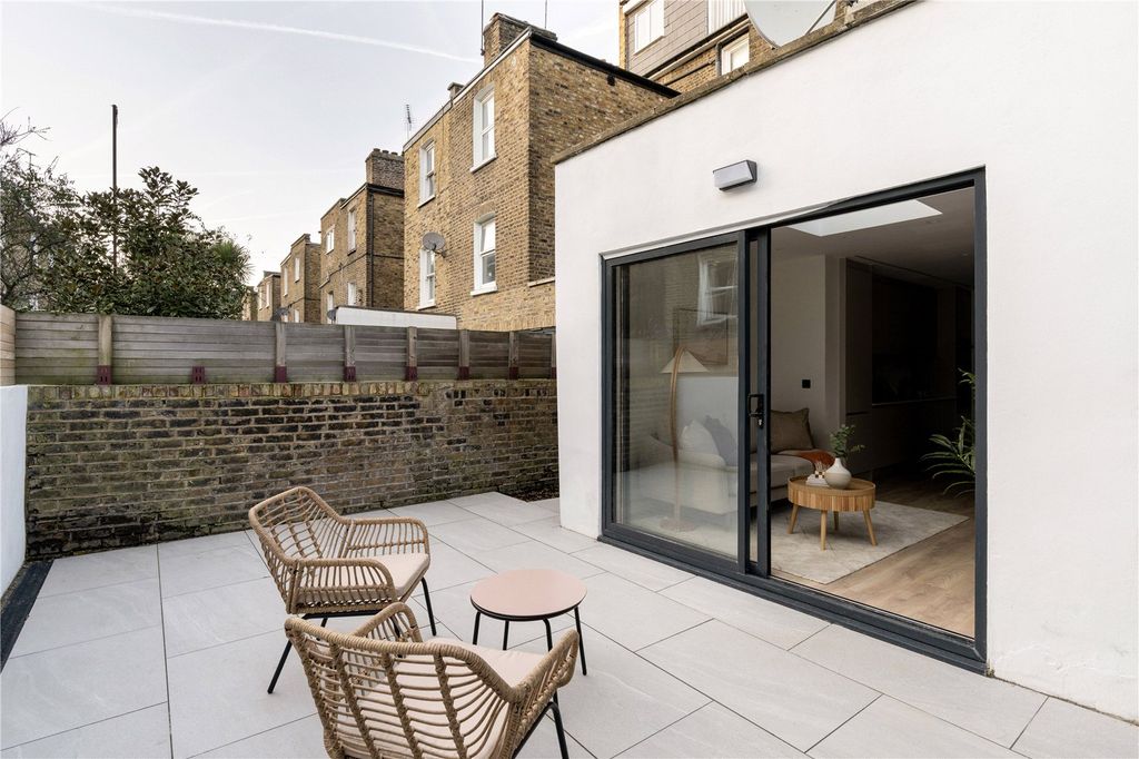 Property photo 2 of 24 Picture No. 23