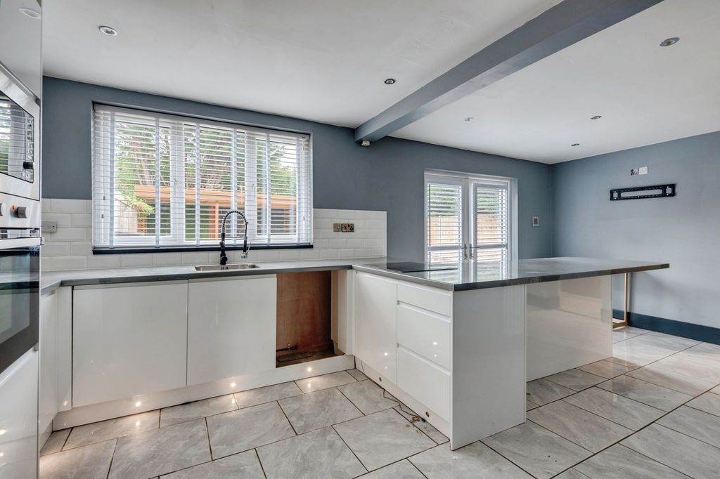 Property photo 2 of 21 Pbox-Img.Jpg