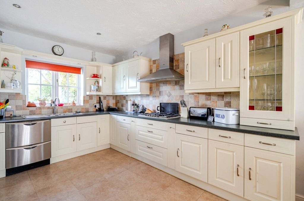 Property photo 2 of 13 Picture No. 12