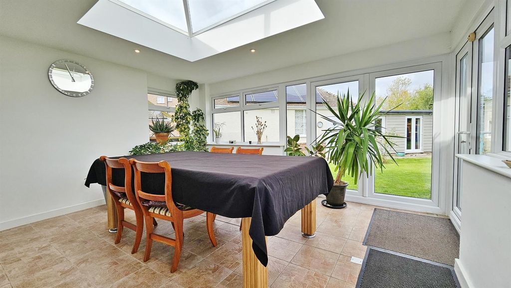 Property photo 2 of 40 Sun Room