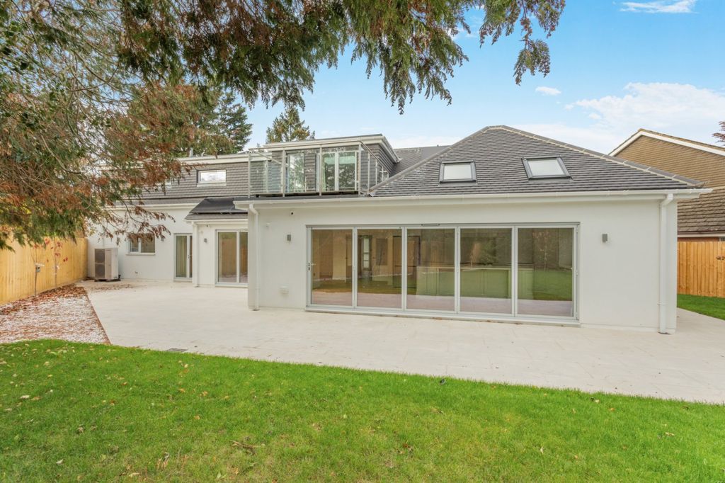 Property photo 1 of 28 Picture No. 98