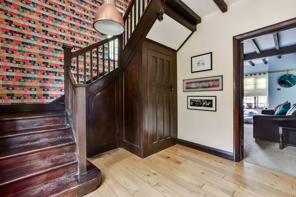 Property photo 2 of 35