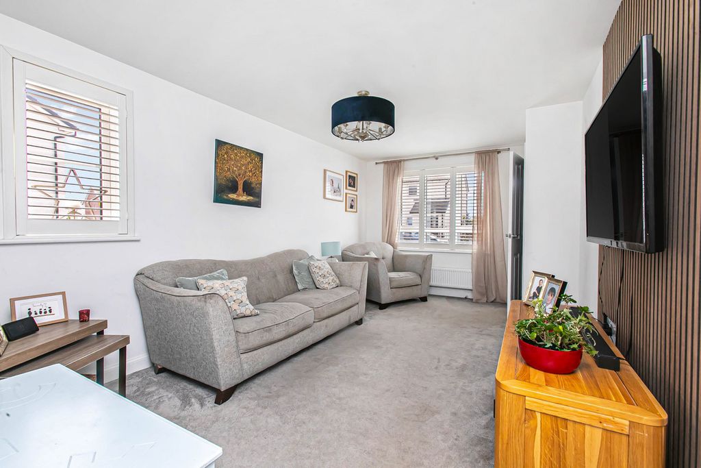 Property photo 2 of 31