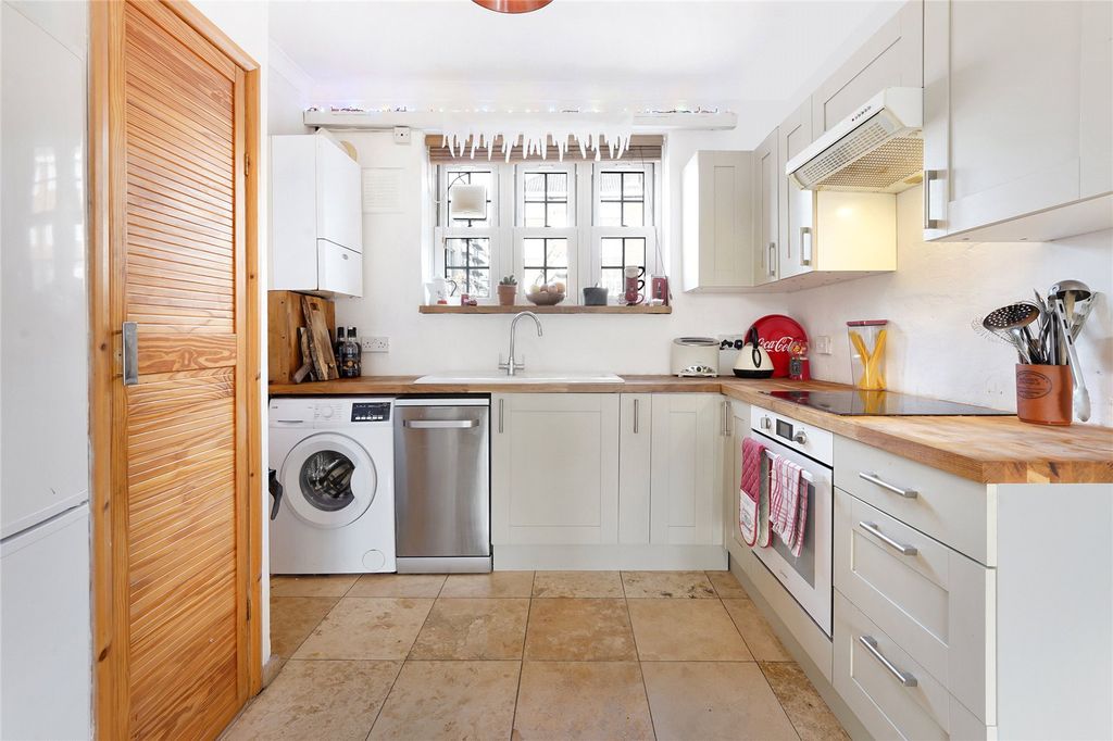 Property photo 3 of 12 Kitchen