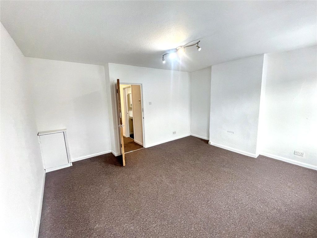 Property photo 2 of 9 Picture No. 12
