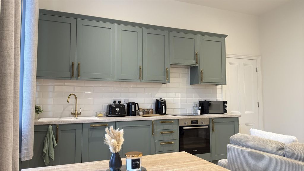 Property photo 2 of 7 Kitchen Lounge Diner