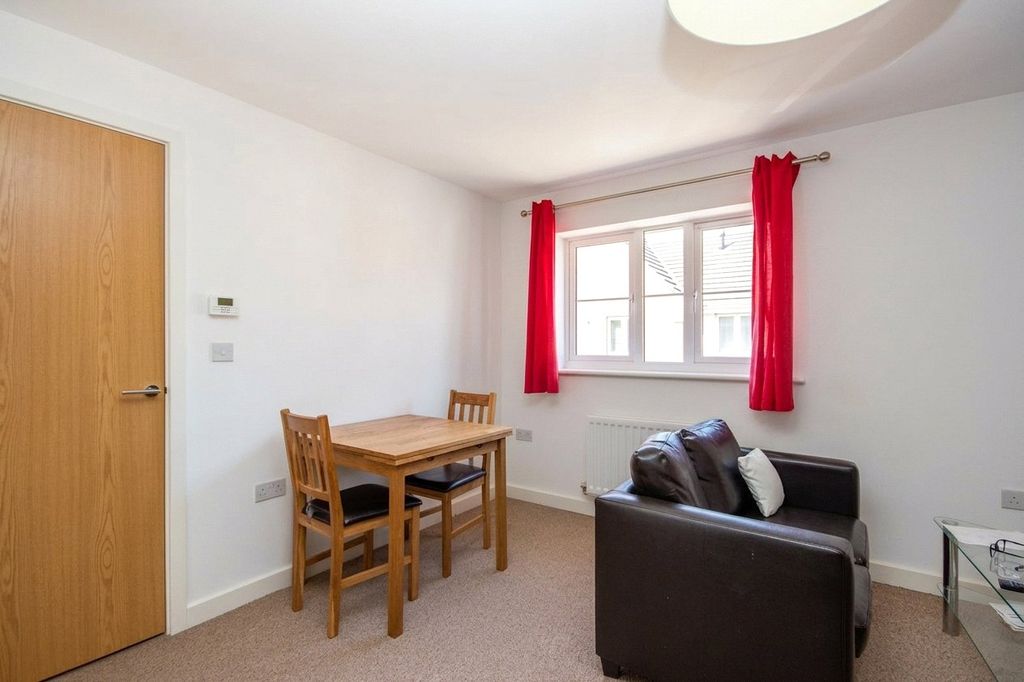 2 bed shared accommodation to rentHalls Garden, Stoke Gifford, Bristol, South Gloucestershire BS34 photo 5