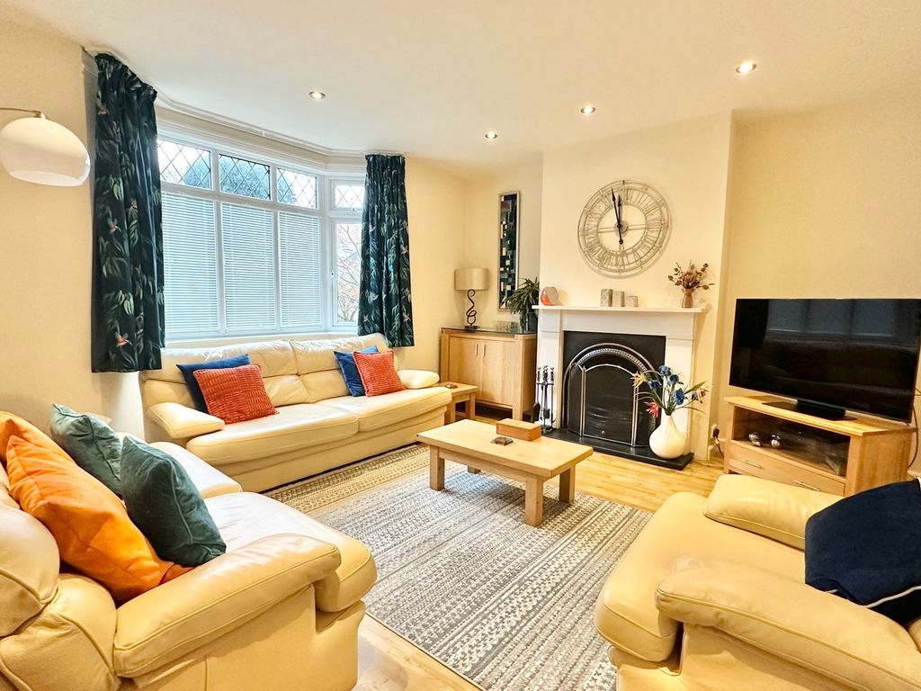 Property photo 3 of 32