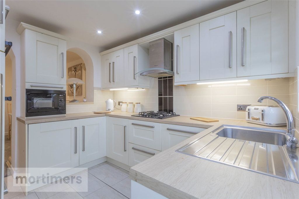 Property photo 2 of 16 Kitchen