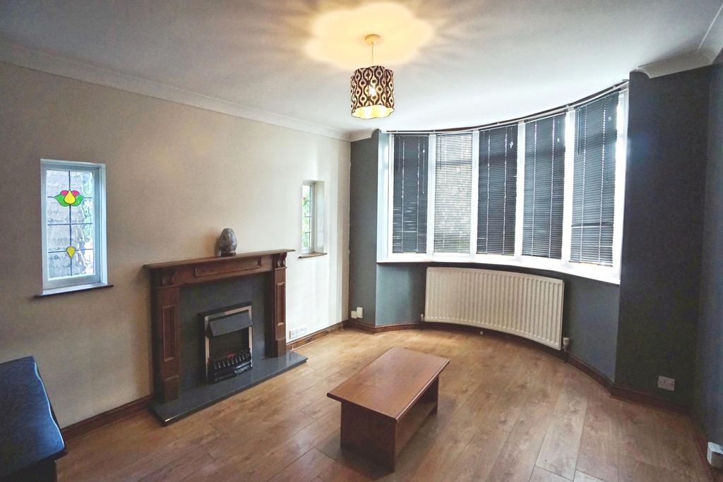 Property photo 2 of 20 Living Room