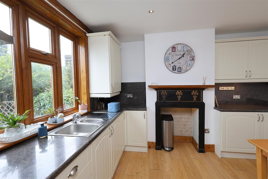 Property photo 2 of 21 Kitchen