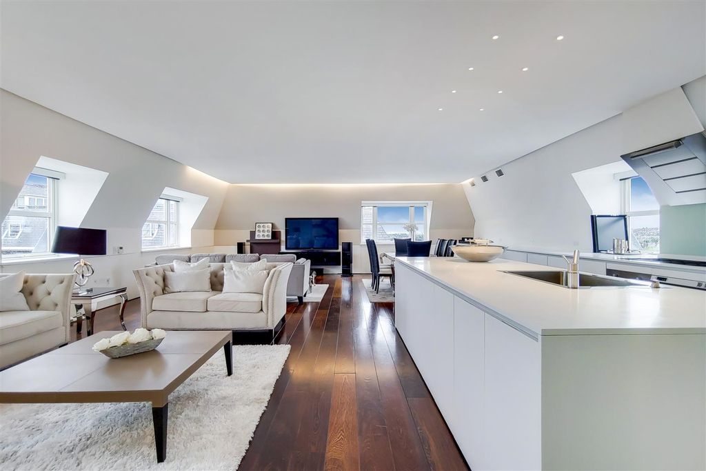 Property photo 3 of 16 2_Kitchen-Reception-2.Jpg