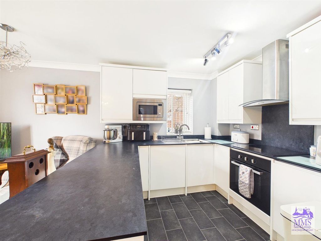 Property photo 3 of 12 Cam04098G0-Pr0184-Still010.Jpg