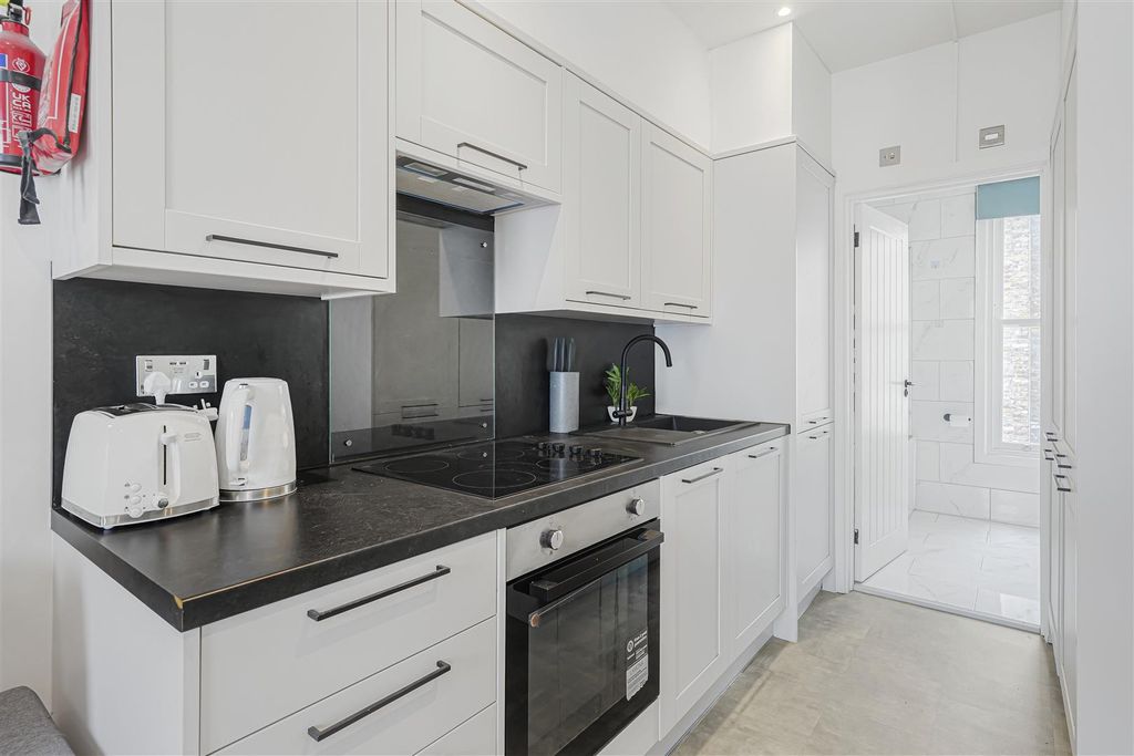 Property photo 3 of 6 Mnh04161.Jpg