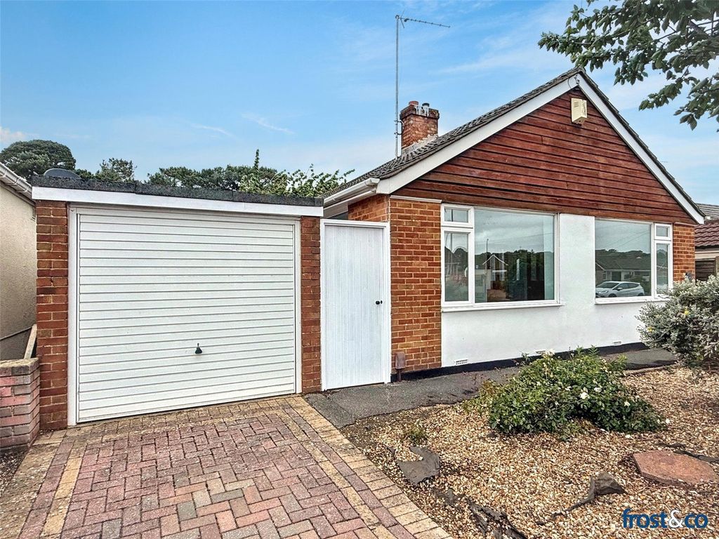 Property photo 1 of 11 Yarmouth Road
