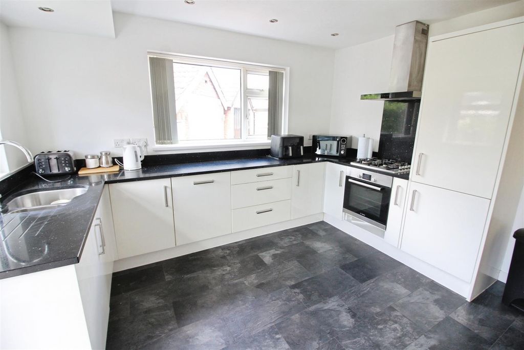Property photo 2 of 12 Kitchen/Diner