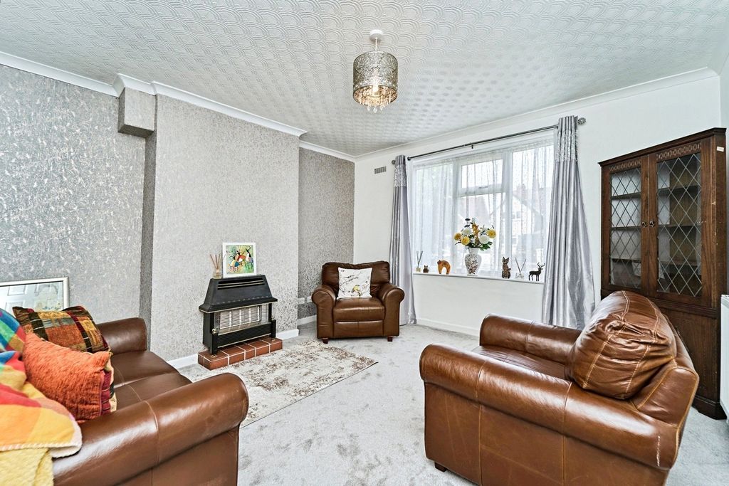 Property photo 2 of 17 Photo