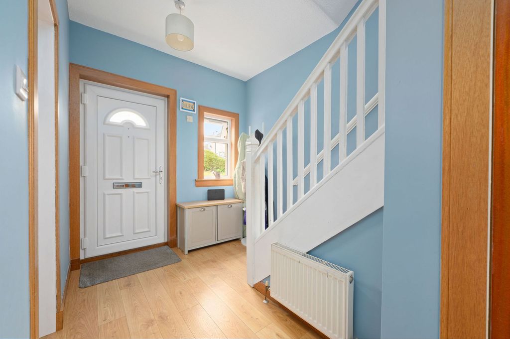 Property photo 2 of 25