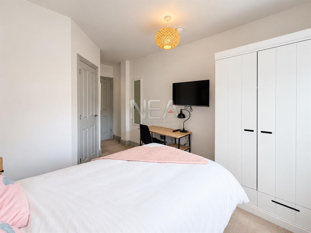 Property photo 3 of 12 Polished Estate Bedroom With Pink Throw.Png