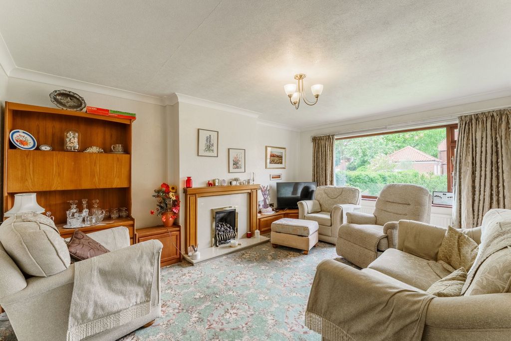 Property photo 2 of 28