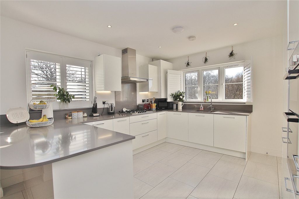 Property photo 2 of 16 Picture No. 12