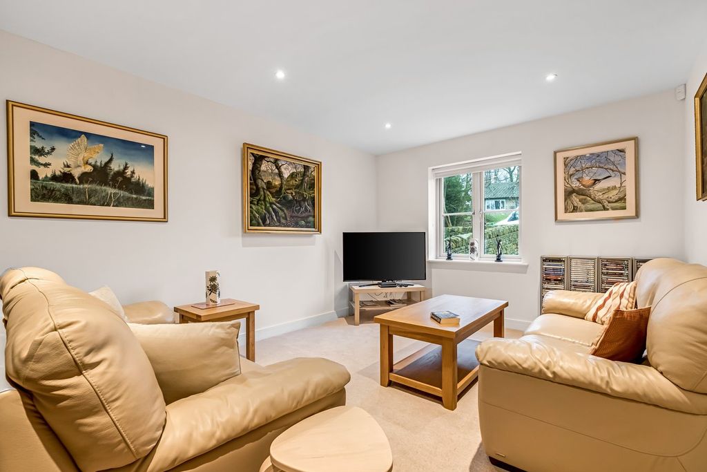 Property photo 2 of 28